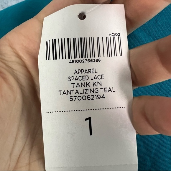 3/$30 🍂 Chicos Space Lace Tank in Tantalizing Teal - Picture 8 of 8